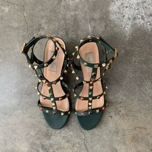 🛑sold🛑 Valentino Rockstud Olive Green Block Heel
